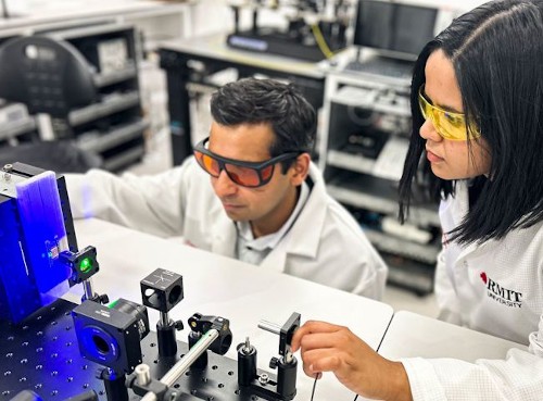 Australian Researchers Produce Breakthrough Tiny Device That Mirrors Human Vision and Memory Abilities